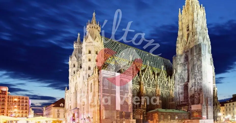 Vista lateral da Stephansdom